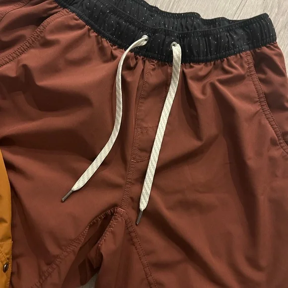 Men's Vuori Shorts- Small- Like New - Picture 3 of 4